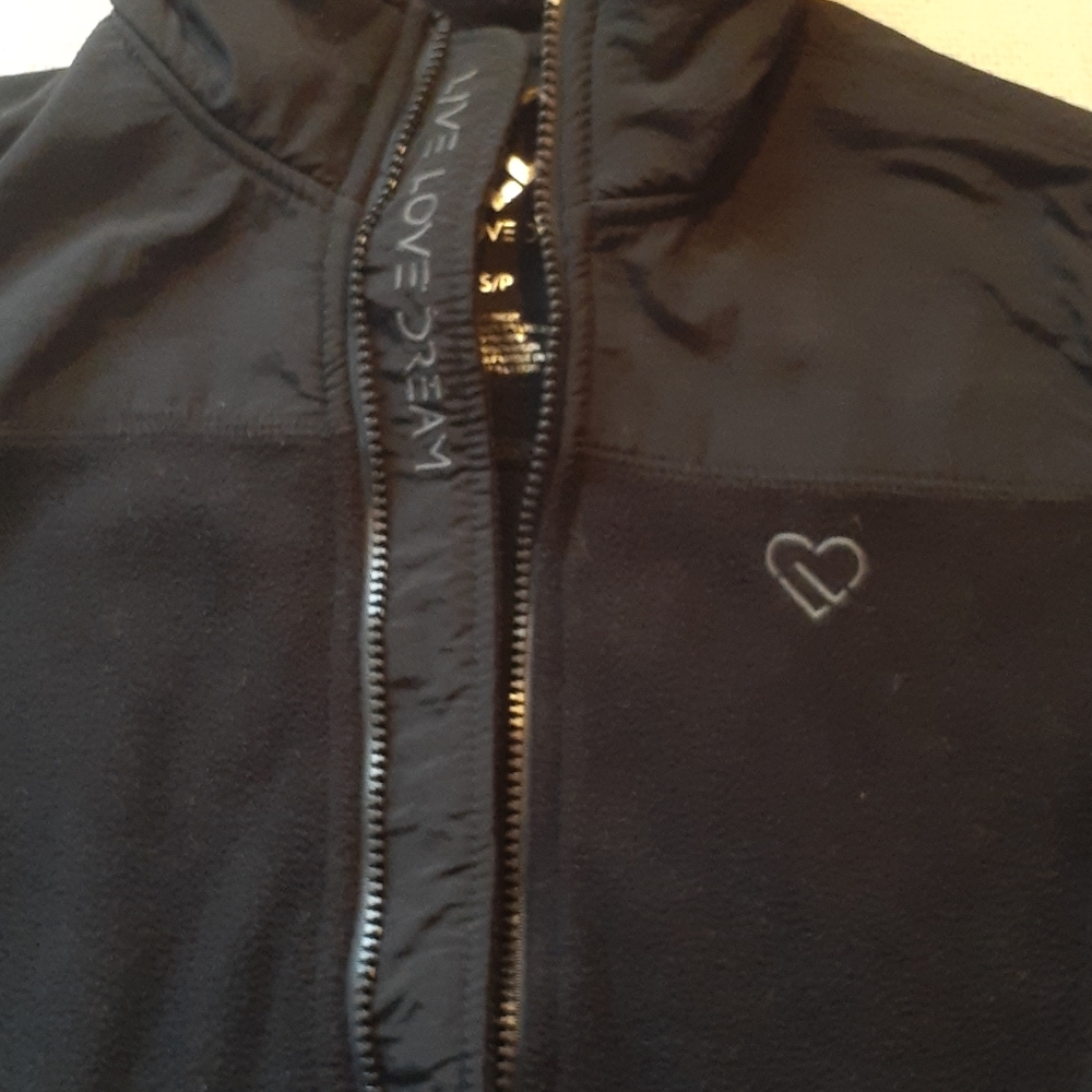 Live love dream jacket size small in Black